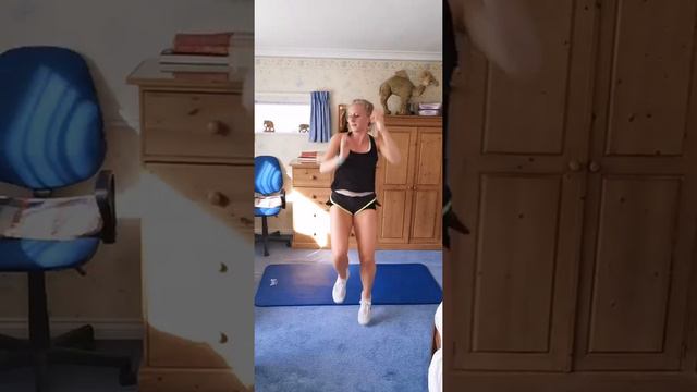 HIIT Live Workout смотреть онлайн