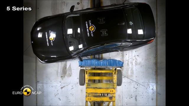 2017 BMW 5 Series Vs 2017 Mercedes E-Class - Crash Test смотреть онлайн