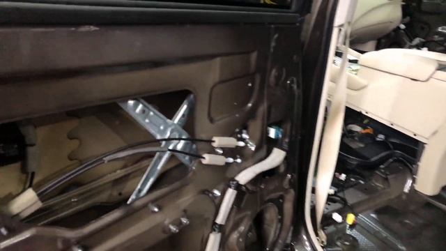 Разобрав салон Ниссан Мурано, мы увидим, что в авто не так уж и много вибро-шумоизоляции смотреть онлайн