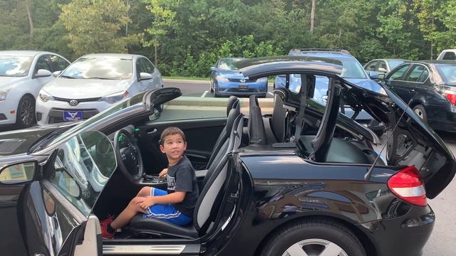 CarKid Amin exploring Mercedes-Benz SLK Cabriolet смотреть онлайн