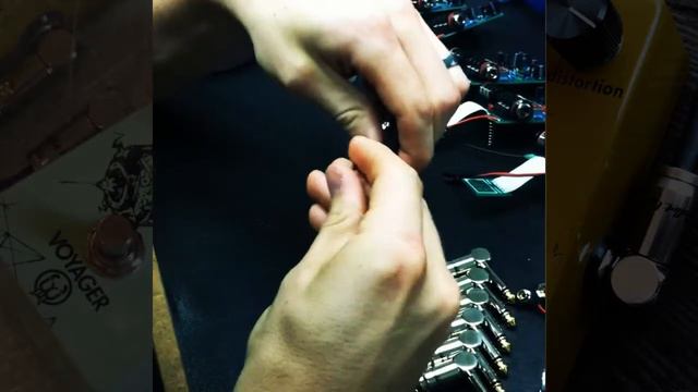 WALRUS AUDIO Makes A Bullet SLUG Patch Cable смотреть онлайн
