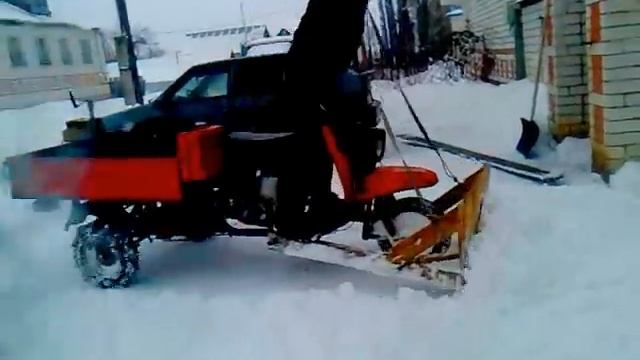 Муравей чистит снег смотреть онлайн