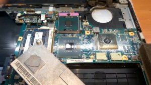 Замена термопасту на ноутбуке  Sony  PCG-61111V и  немного о том сколько нужно термопасти.