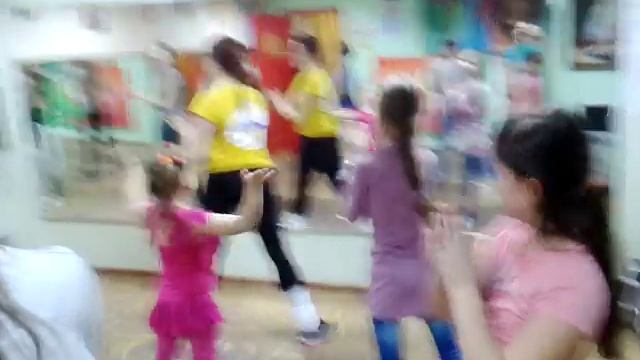 Разминка в детской группе Salsa kids Mania смотреть онлайн