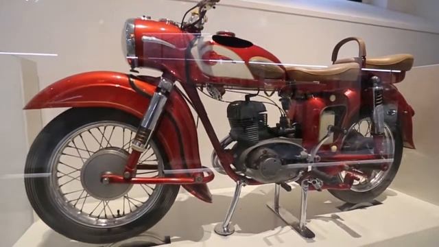Мотоцикл в Дрезденском музее транспорта смотреть онлайн