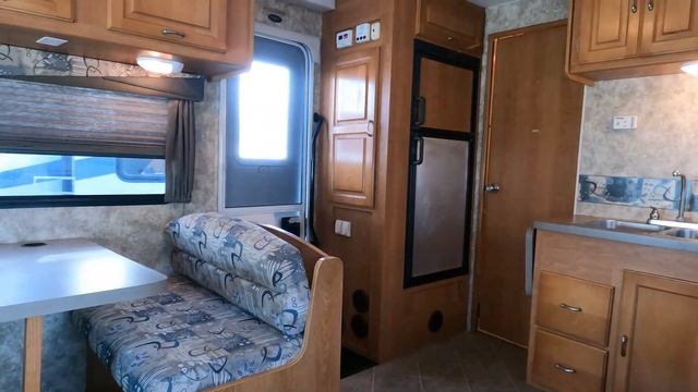 2006 Coachmen Freelander 3100 SO Class C Gas, Slide Out, 22K Miles, Sleeps 7, $29,900 смотреть онлайн