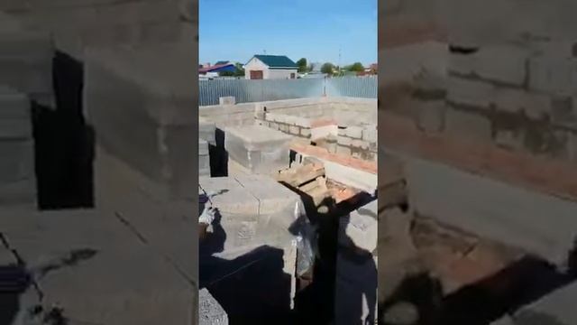 Возводим стены из керамзитоблока прокладывая решетку каждый 3 ряд смотреть онлайн