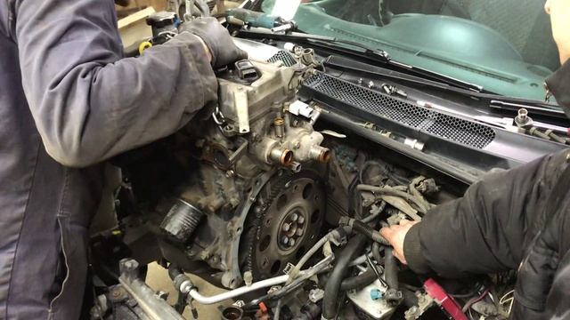 Демонтаж двигателя Тойота Витс. Dismantling of the Toyota Vits engine. смотреть онлайн