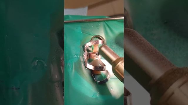 Абразивная обработка поверхности 21 зуба оксидом алюминия 30 мкм.#sandblasting#abrasiveblasting смотреть онлайн
