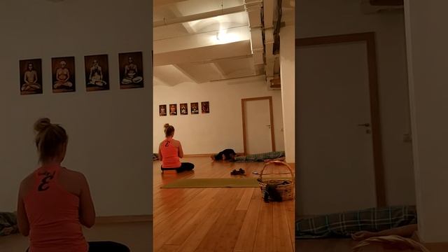 Йога на Чистых прудах 5 с Надей Жеренковой смотреть онлайн