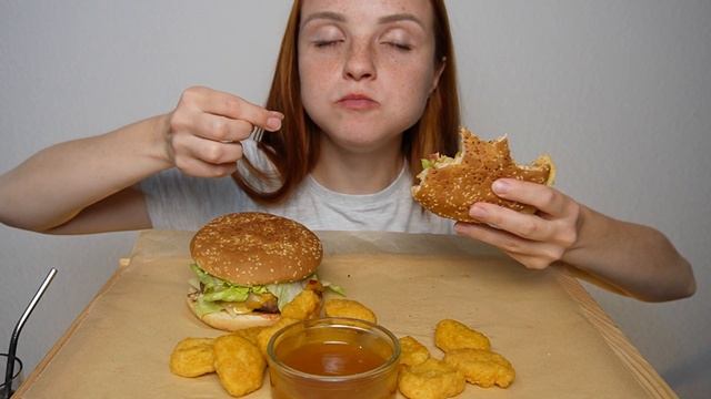 #Mukbang #ASMR  Burgers&Chicken Nuggets (No Talking)  #eatingsounds