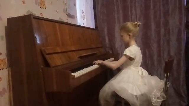 Каменева София.9 лет.Соната Бетховена ми бемоль мажор 1 часть .Скорик "В народном стиле" смотреть онлайн
