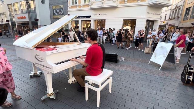 What a piano medley with BEETHOVEN finale in Bonn by Thomas Krüger смотреть онлайн