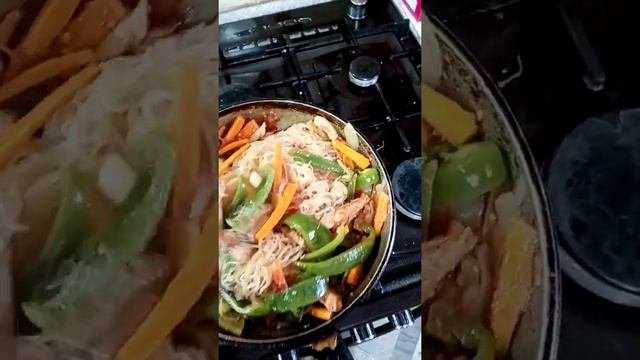 Вок рисовая лапша с курицей своими руками смотреть онлайн