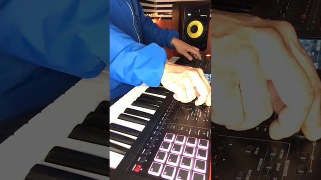 Roland Fantom 06 House Track смотреть онлайн