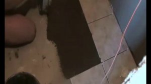 Зубчатый шпатель - первый инструмент при облицовке!