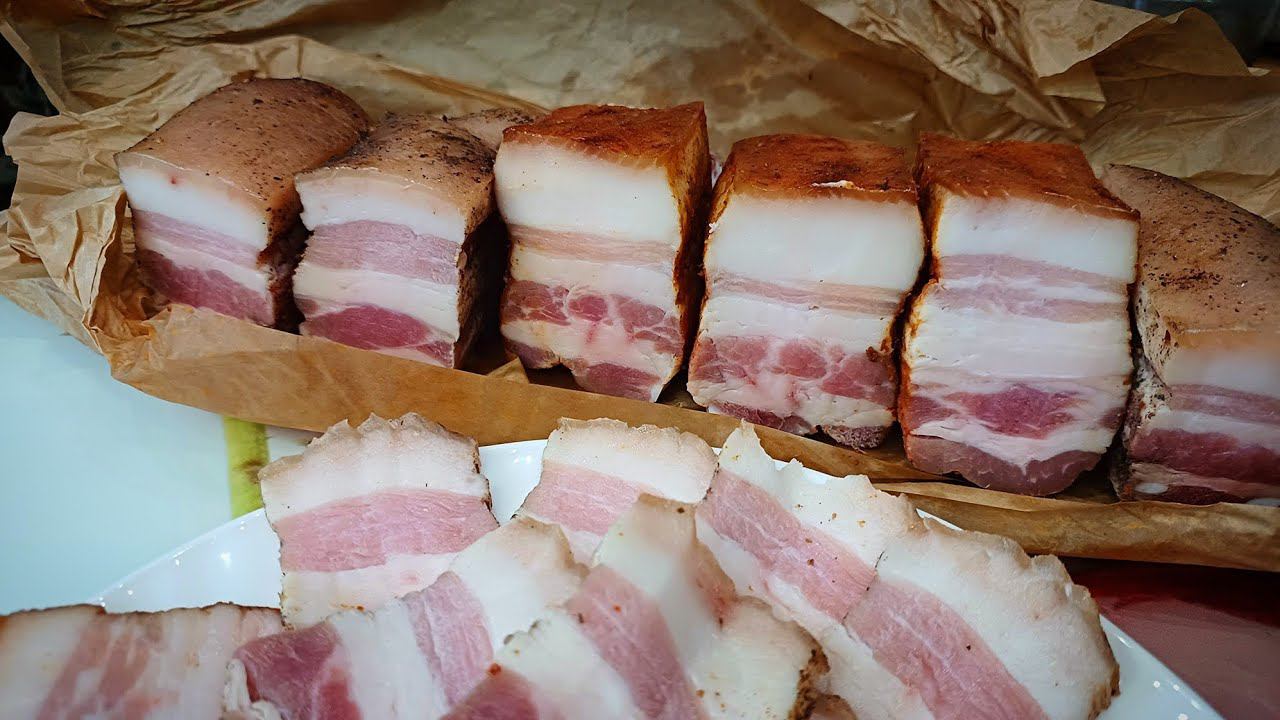 Деликатес из недорогой свинины. Для рецепта подойдёт грудинка и подчеревок. Отличная мясная закуска! смотреть онлайн