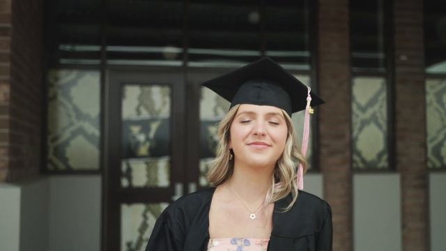 Savanna Graduation Cinematic Video Portrait | Sony FX3 + 40mm G смотреть онлайн