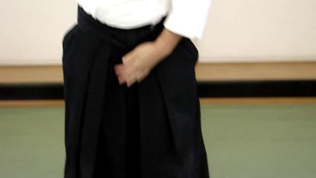 合気道：袴の履き方Aikido! How to put on a hakama. смотреть онлайн