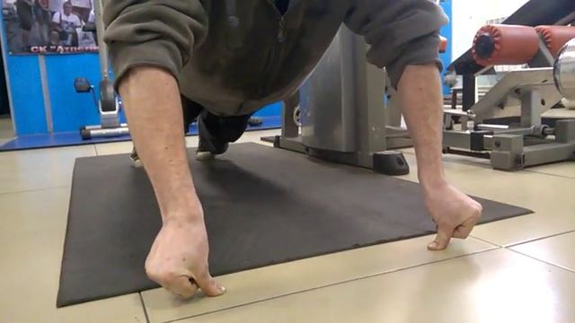 отжимания на больших пальцах смотреть онлайн