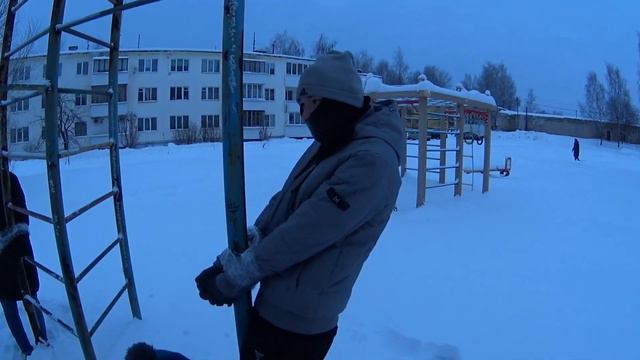 КТО ПЕРВЫЙ ОСВОБОДИТСЯ ОТ СКОТЧА, ПОЛУЧИТ 500 РУБЛЕЙ. ЧТО-ТО ПОШЛО НЕ ТАК! смотреть онлайн