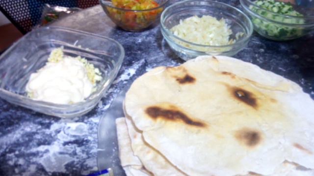 How to Cook and Make Shawarma Wrap (Sobrang Sarap!) // Mic Tea Vlogs смотреть онлайн