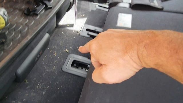 Hyundai Santa Fe 2015 - How to Remove Rear Car Seats смотреть онлайн