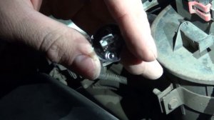 Замена лампочек дальнего - ближнего света ВАЗ 2110 2111 2112 Priora фара.mp4