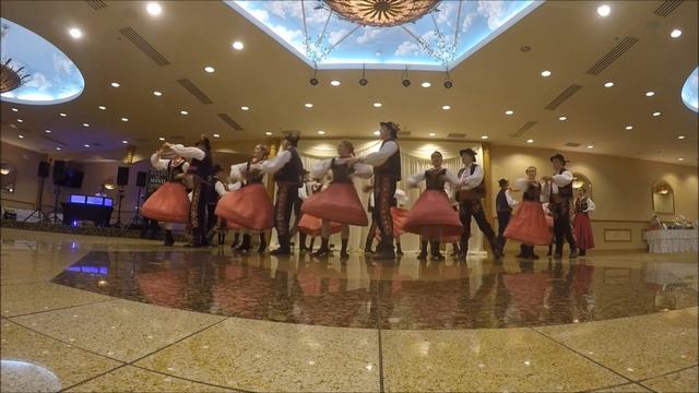 Polonia Polish Folk Dance & Song Ensemble Performing Songs and Dances from Nowy Sacz смотреть онлайн
