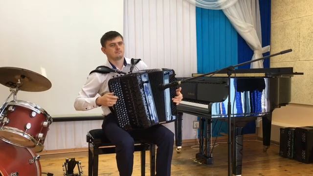 «Под небом Парижа» Баянист-виртуоз Иван Адыбаев. смотреть онлайн