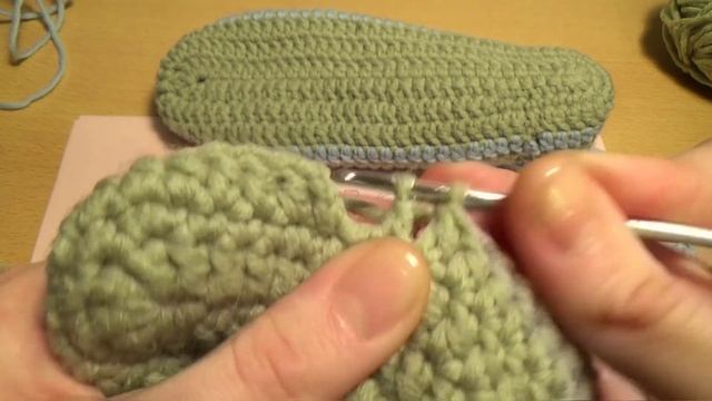 Вязание крючком. Домашние следки с бантиком //// Crochet. Homemade transaction / Slippers смотреть онлайн