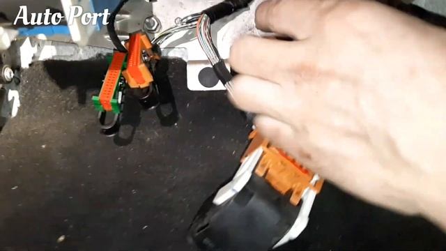 MAZDA 3 2008 г.в ,тонкости при замене салонных фильтров. смотреть онлайн