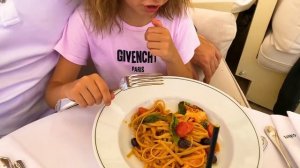 ВЛОГ День Рождения папы в Париже от Макс и Катя