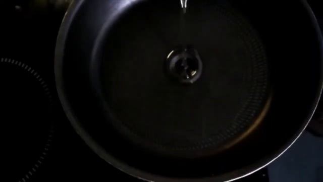 Предлагаю испечь обалденные оладушки из рыбьей икры. смотреть онлайн