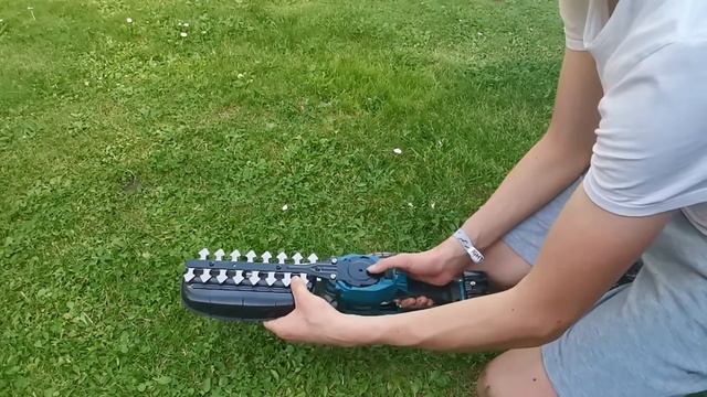 Makita DUM604ZX Gartenschere Schwert wechseln смотреть онлайн