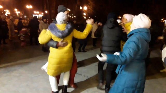 На берегу Чу я тебя ищу !!!??Танцы в парке Горького!!!??Харьков 2022 смотреть онлайн