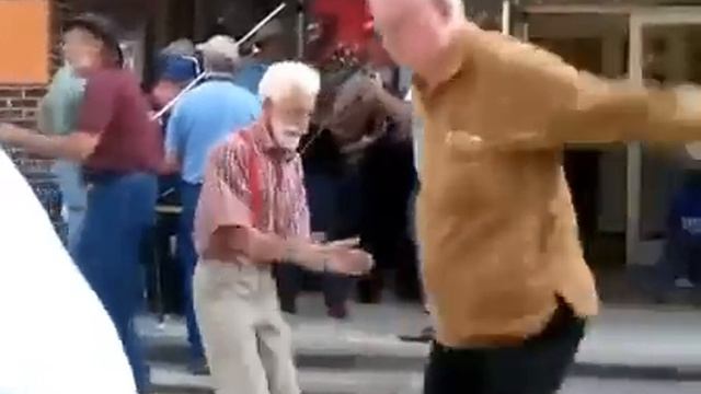 дедуля танцует шафл.mp4 смотреть онлайн
