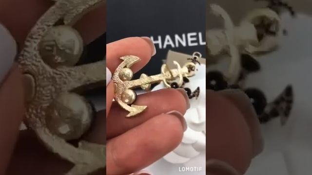 Серьги Шанель золотисто-черные в форме якоря смотреть онлайн
