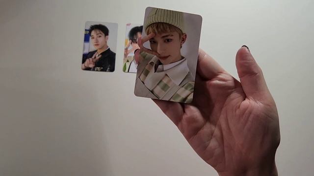 STRAY KIDS Season's Greetings Mini World??? смотреть онлайн