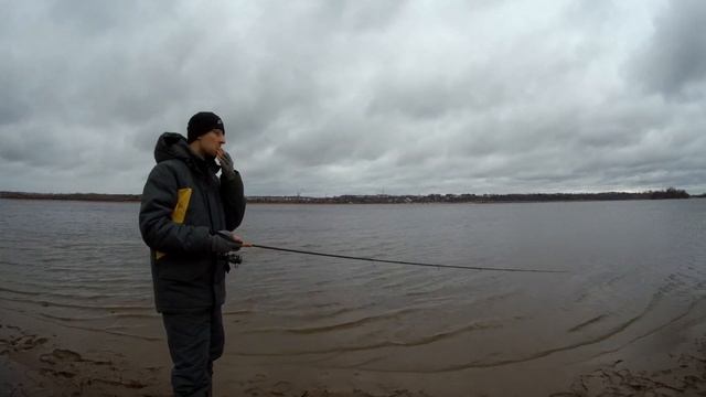 Бешеный клев окуня в первый снег. Обзор Dayo Leger, Fogel, Mask Vision, Deep Fury. Рыбалка на Волге