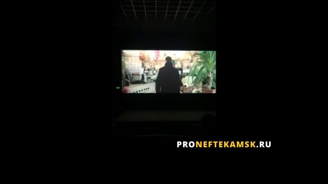 В Нефтекамске в кинотеатре во время сеанса парень сделал предложение девушке смотреть онлайн