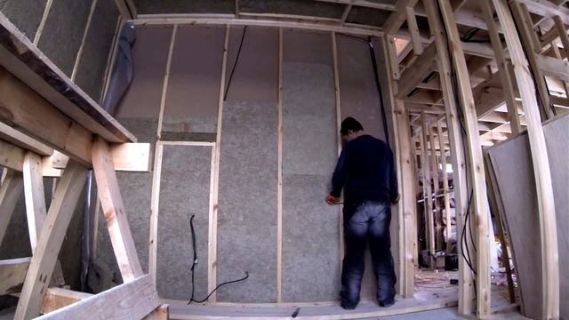 Укладка утеплителя Paroc в каркасную стену [Тайцы] смотреть онлайн
