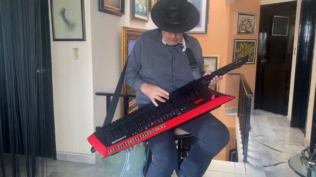 Beauty and the Beast with Keytar Roland Ax Edge. Wh 551989-8574 No cuento con derechos de autor. смотреть онлайн