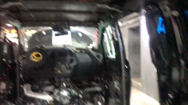 Mercedes-Benz Vito шумоизоляция.Одной из важных составляющих комфорта вождения является акустическа смотреть онлайн