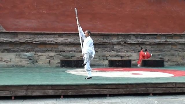 Выступление 79-летнего мастера Уданского ушу. смотреть онлайн