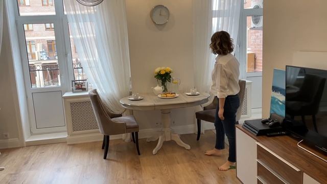 РумТур: Стильная БЕЛАЯ квартира 46м2 в СОВРЕМЕННОМ стиле. Однокомнатная квартира. Дизайн интерьера. смотреть онлайн