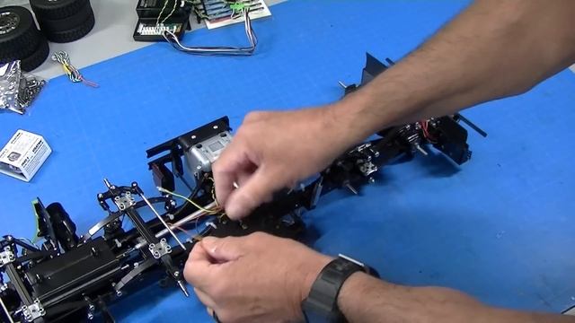 Tamiya Arocs 4151 8x4 Tipper Truck Build - Part 1 смотреть онлайн