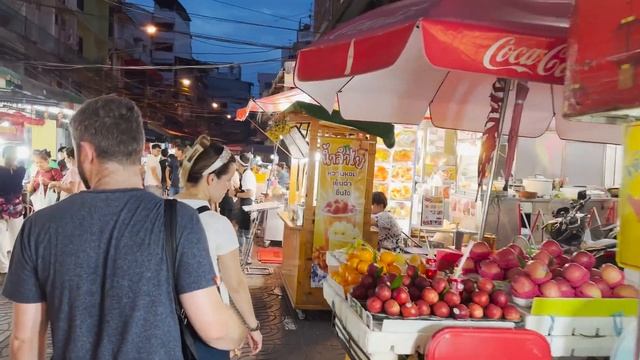 Busy and Shiny Streets of Chinatown! | A Walking Tour in Bangkok w/ @yulslifeis ?? смотреть онлайн