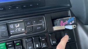 Обзор на кнопки управления в кабине нового SITRAK C7H 480