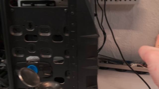 Sie sagte "Der PC ist so laut, man kann sich nicht unterhalten!" смотреть онлайн